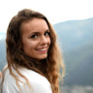 Meet your Posher, Chloe